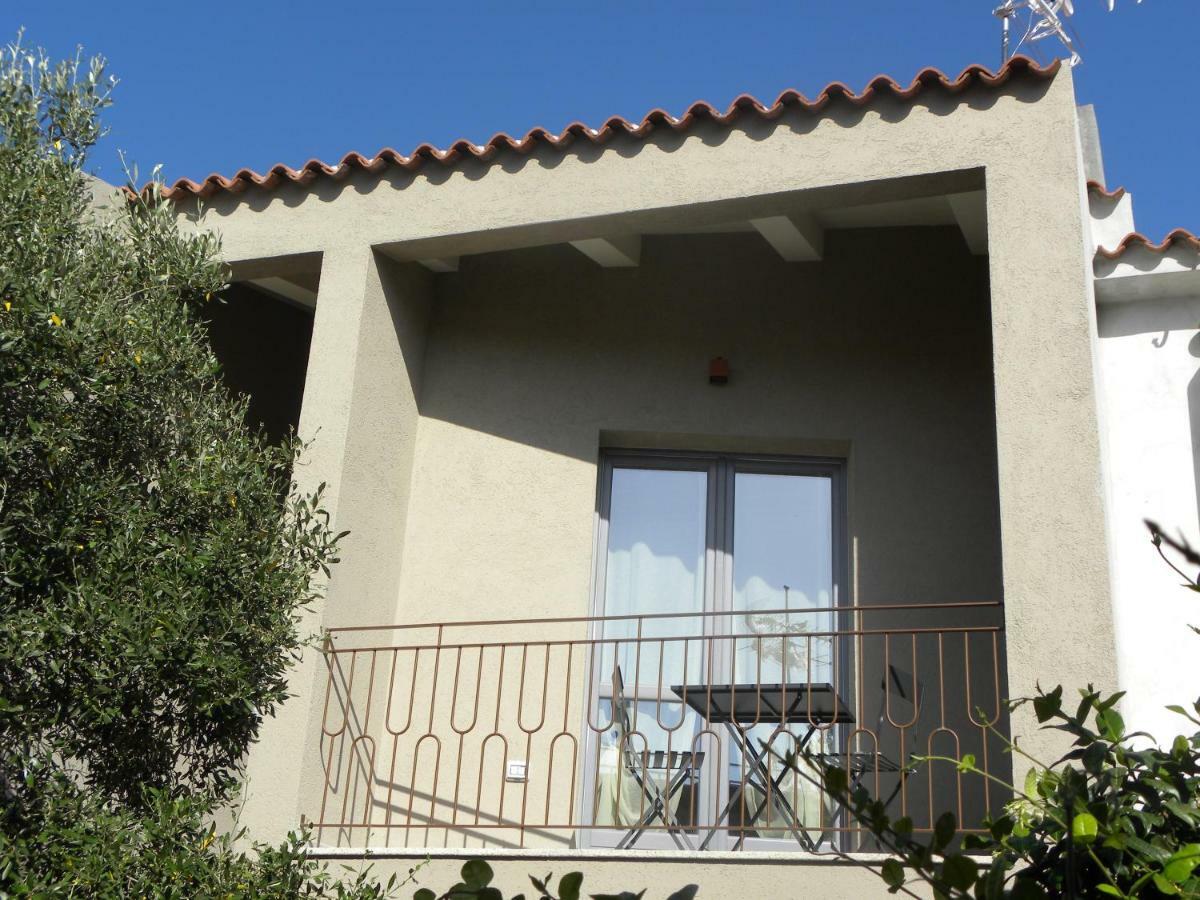 Apartamento Petra Sarda San Pantaleo Exterior foto